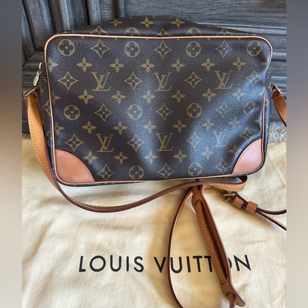 Louis Vuitton Monogram Trocadero
GM (30) Crossbody - Picture 11 of 12